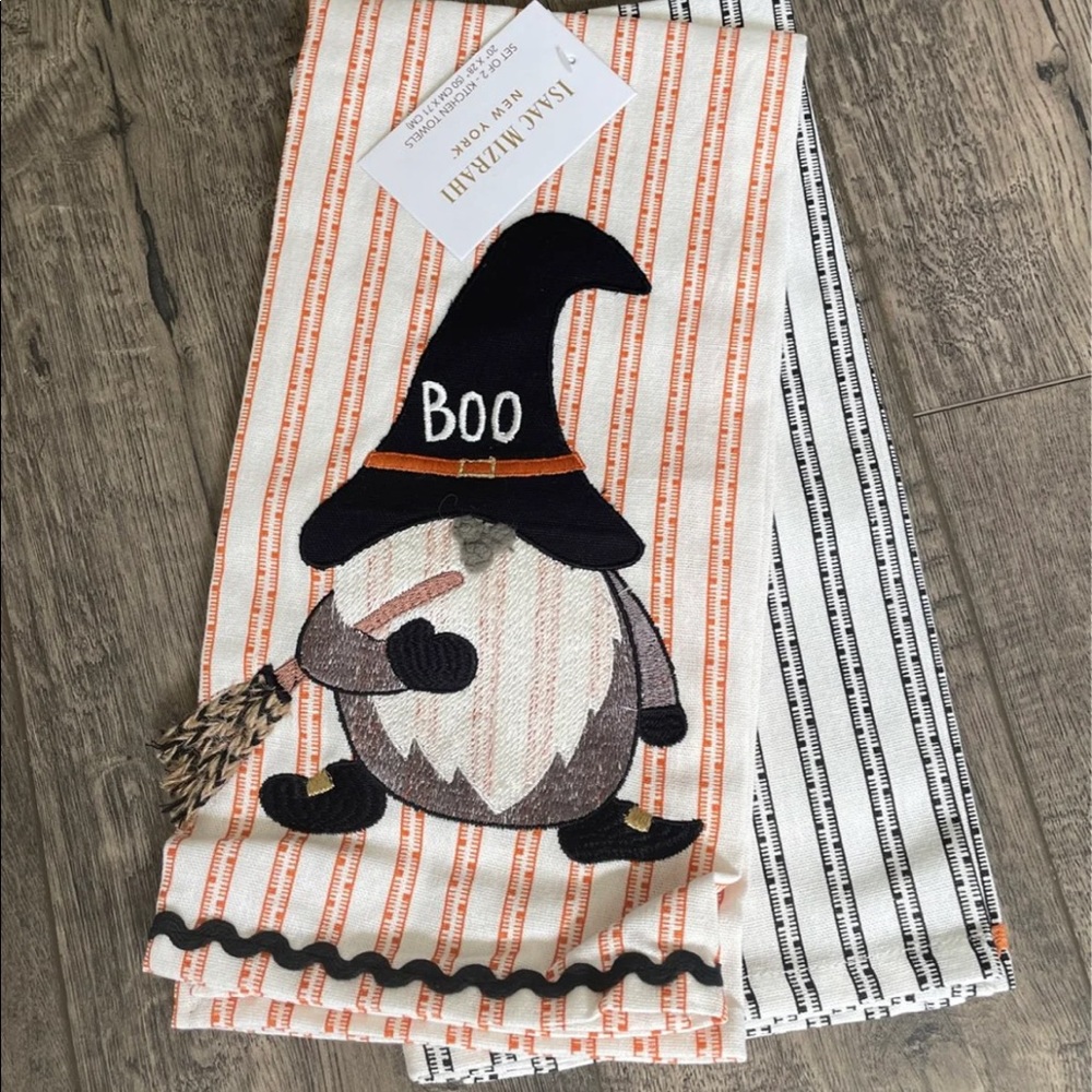 Isaac Mizrahi gnome Halloween towels set of two